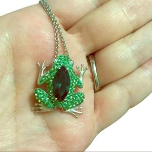 Swarovski Crystal Frog Pendant Necklace- NWT✨